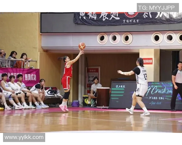 北京女篮与山西女篮激战正酣争夺女篮联赛季后赛资格的关键之战